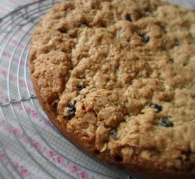 Oatmeal & Blueberry Cookie Pie