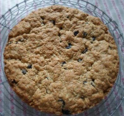 Oatmeal & Blueberry Cookie Pie