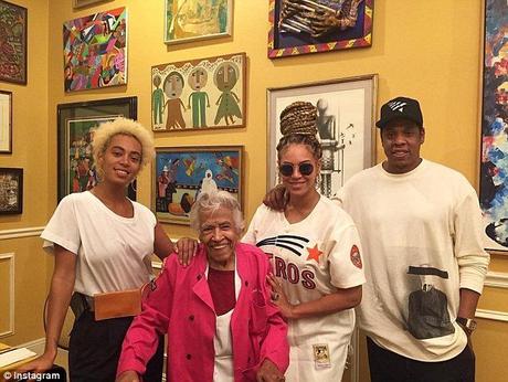 [Pics!] Beyonce Spotted Rocking Houston Astros Jersey In New Orleans