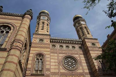 Budapest 5: The Dohány Street Synagogue [Sky Watch Friday]