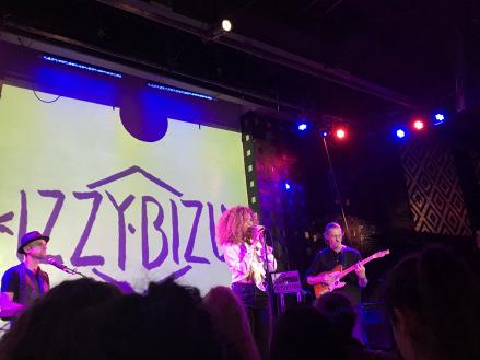 Show Review: Izzy Bizu