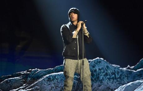 #ShadysBack  Eminem Performed ‘Walk on Water’ With Skyler Grey At  EMA’s