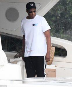 [Pics!] Beyonce and Jay Z Spotted Yachting Around Miami