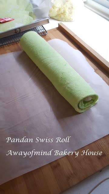 Pandan Swiss Roll 香兰蛋糕卷