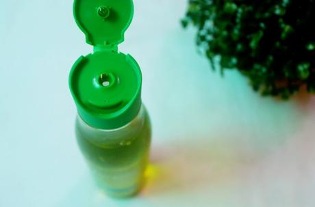Oriflame Love Nature Moisturising Olive Oil & Aloe Vera Shower Gel Review