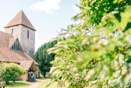 beautiful-rustic-barn-wedding-11