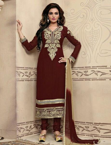 5 Must Have Women Salwar Suits for Wedding Season