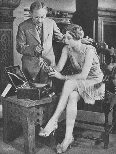 Max-Factor-with-Joan-Crawford Max-Factor-with-Joan-Crawford