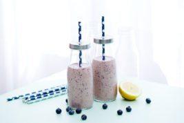 Low-carb blueberry smoothie