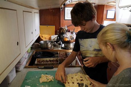 Max and Mairen make pie