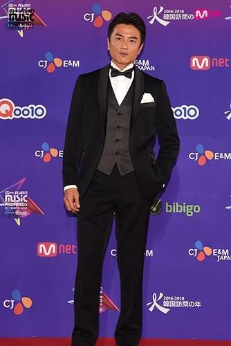The Best Dressed Men from the 2017 Mnet Asian Music Awards – Day 2: Japan