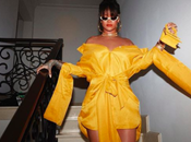 Rihanna Giving Glory After Street Named Honor