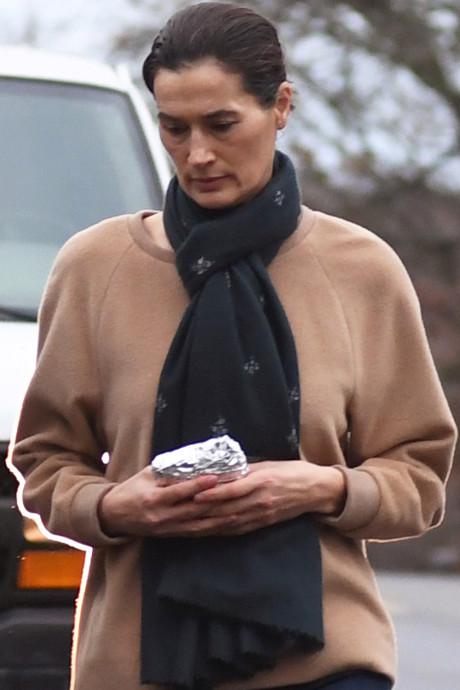 Matt Lauer’s Wife  Spotted In The Hamptons Without Wedding Ring