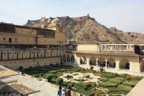 DAILY PHOTO: Courtyard of the Sheesh Mahal