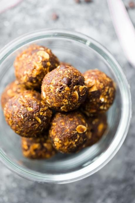 Gingerbread chocolate chip energy bites are a healthier way to get your holiday sweets fix. These are completely coconut, seed and nut-free energy balls.