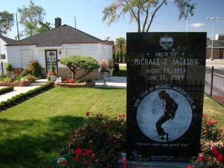 Weird Things Found In Michael Jackson House