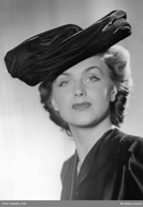 1945 Edwardian inspired Picture Hat with wide brim 1945 Edwardian inspired Picture Hat with wide brim