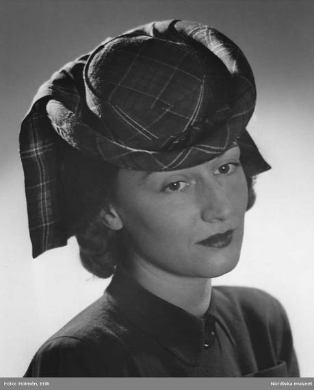 Photo of a woman modelling a checkered hat in 1941 Sweden Portrait-of-woman-in-checkered-hat-with-dock-1941