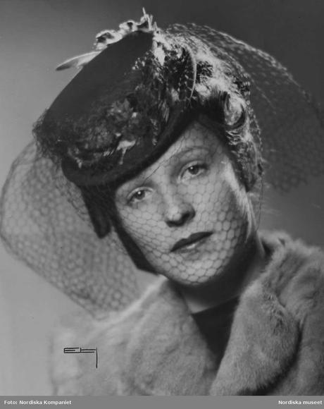 1940s Suiter hat with veil 1940s Suiter hat with veil