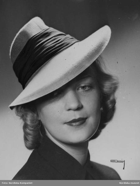 1940 Fedora style hat with scarf banding 1940 Fedora style hat with scarf banding