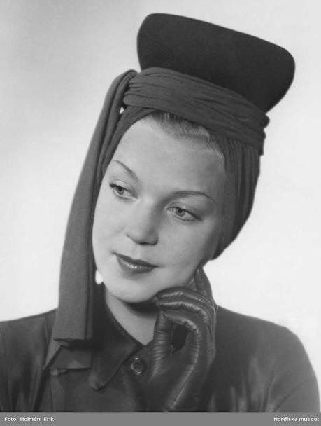 Ladies Pillbox hat combined with turban 1943 Ladies Pillbox hat combined with turban 1943