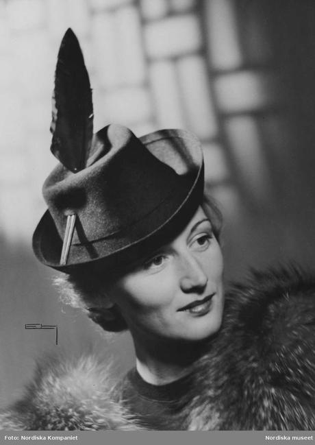 1942 Ladies Homburg hat and feather 1942 Ladies Homburg hat and feather