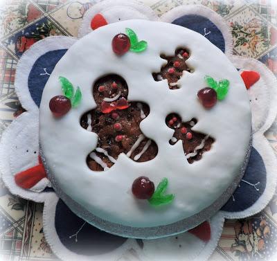 Gingerbreadman Christmas Cake Tutorial