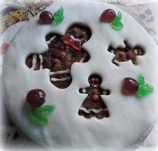 Gingerbreadman Christmas Cake Tutorial