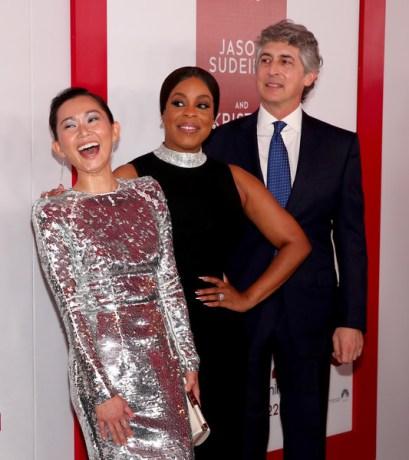 [Pics!] Niecy Nash, Kristin Wiig, Laura Dern & Hong Chau “Downsizing” Premiere