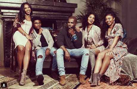 Kirk Franklin & Family Are Christmas Photo Shoot Goals