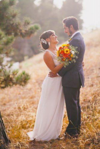 fall wedding photos romantic couuple with red bouquet alexandra wallace