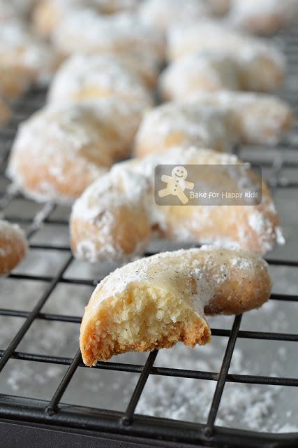 vanillekipferl vanilla Kipferl Austrian vanilla crescent cookies