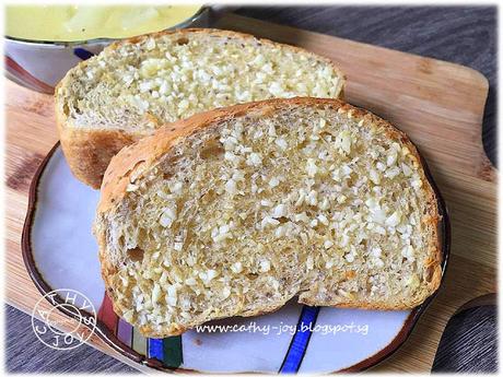 Wholemeal Chia Seeds Garlic Bread (水合折疊法)