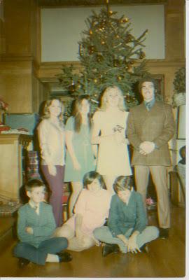 Merry Christmas from Author, Sharrie Williams. Here are some of my favorite vintage family Christmas pictures