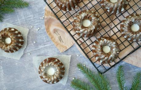 Mini gingerbread bundt cakes