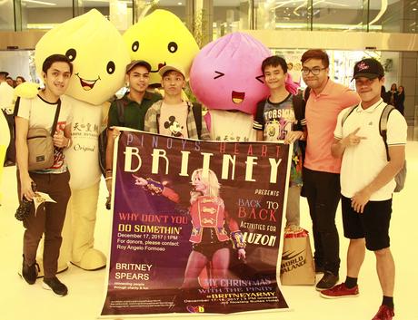 Filipino Fans Emulate Britney Spears’ Philanthropic Act in the Course of Gift-Giving To Street Children.