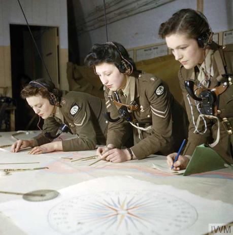 Auxiliary-Territorial-Service-plotters-at-work Auxiliary-Territorial-Service-plotters-at-work