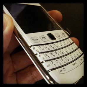 BlackBerry Bold 9790 White In Color Wrap Immediate Release