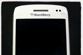 BlackBerry Bold 9790 White In Color Wrap Immediate Release