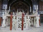 Yellow-marble throne in the Takht Marmar