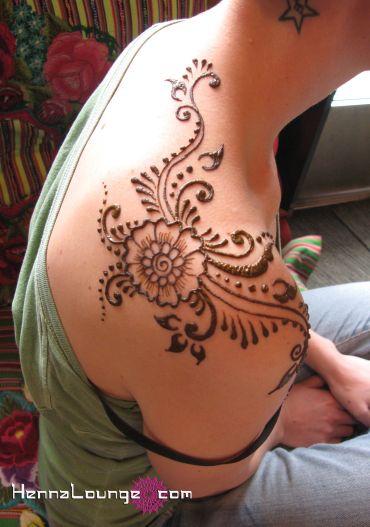 Trendy Mehendi Designs shoulder and back Trendy Mehendi Designs shoulder and back