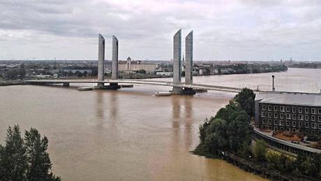 Why is the Garonne river brown? Here is the explanation!