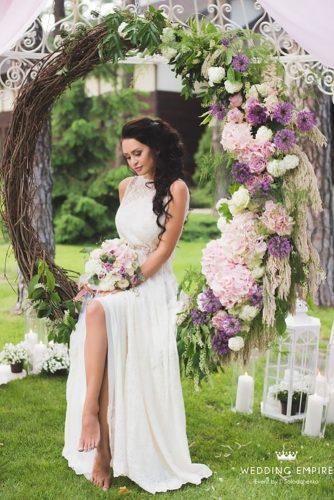 wedding flower wreath bride alone inside the swing wreath svadebnaja imperija