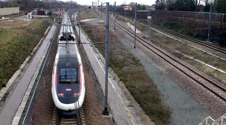 A low-speed road-trip alongside the high-speed railway line from Bordeaux to Montguyon