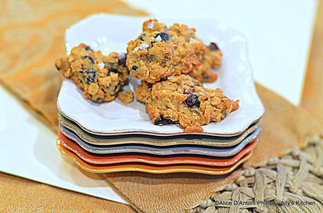 wild blueberry pistachio oatmeal cookies