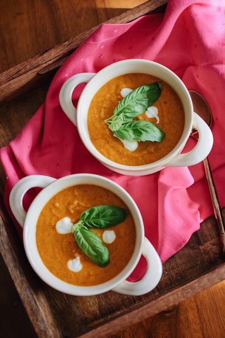 tomato basil soup to warm up your heart, winter food, comfort food, yummy soup, one pot meal, baked soup, cooking, myriad musings, saumya shiohare  