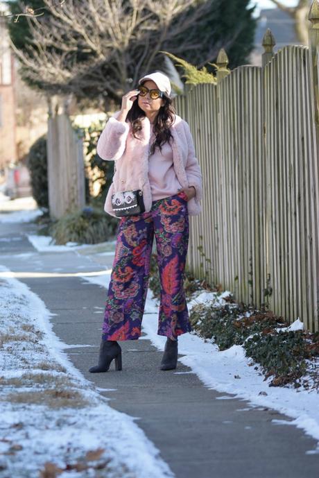 how to wear pinki fur in winter. pantone color 2018, purple, h7M purple pants, gap fur jacket, velvet cap, street style, fashion blogger, myriad musings