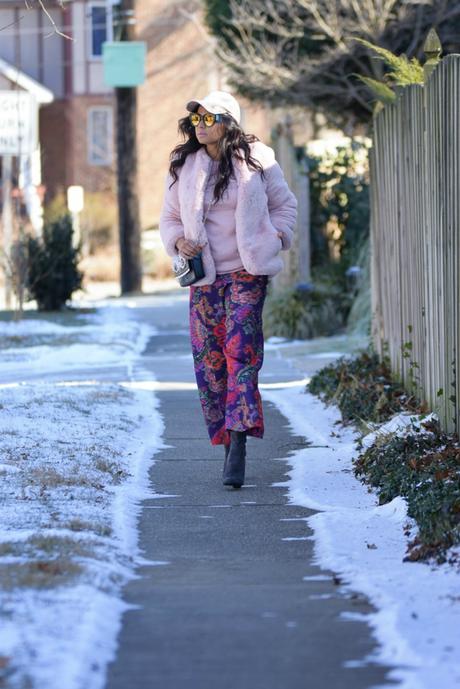 how to wear pinki fur in winter. pantone color 2018, purple, h7M purple pants, gap fur jacket, velvet cap, street style, fashion blogger, myriad musings