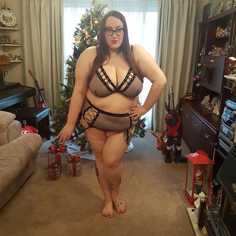 New Look Curves Black Strappy Fishnet Lingerie review