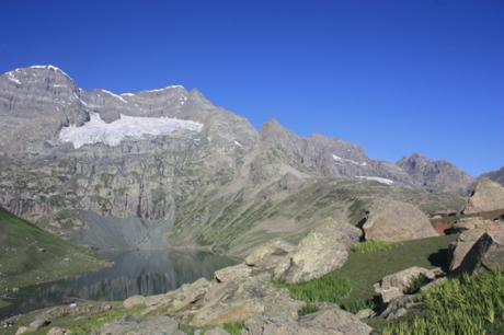 DAILY PHOTO: Mountain & Lake in Kashmir